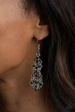 Load image into Gallery viewer, Diva Decorum Black Earring
